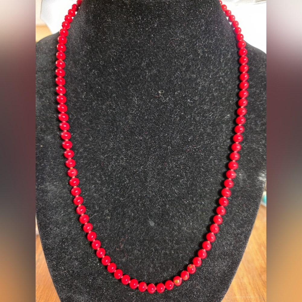 Oops A Daisy Red Beaded Necklace